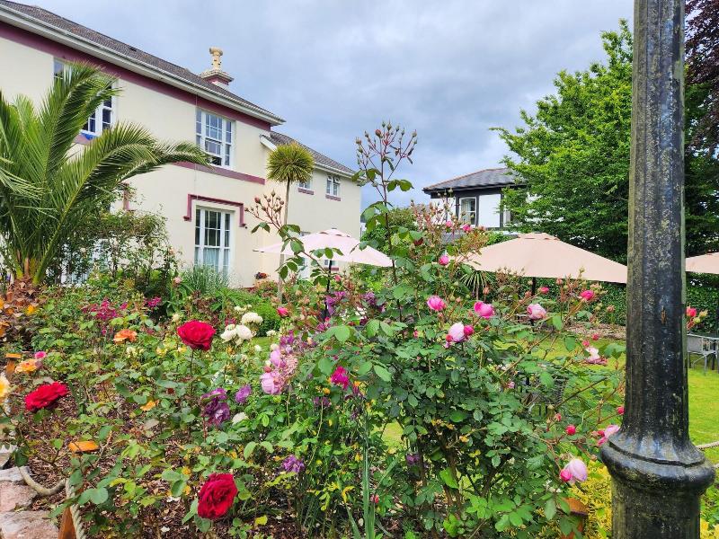 Rose Court Holiday Apartments image