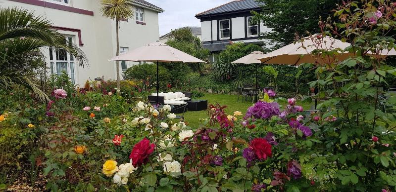 Rose Court Holiday Apartments image