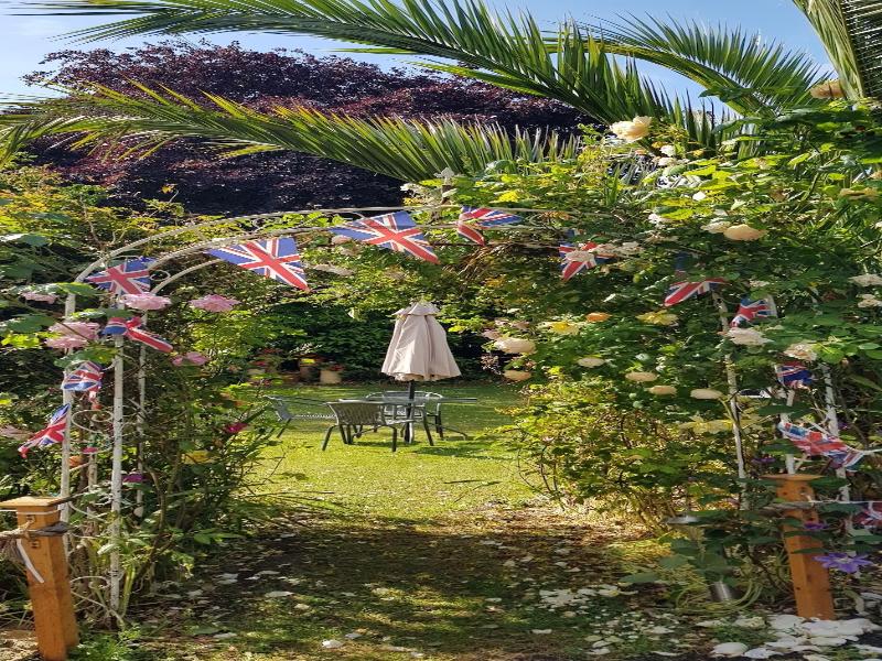 Rose Court Holiday Apartments image
