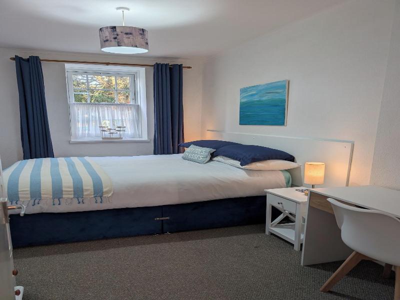 Rose Court Holiday Apartments image