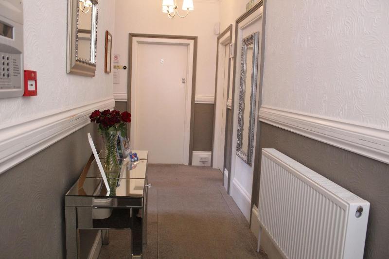 Rose Court Holiday Apartments image