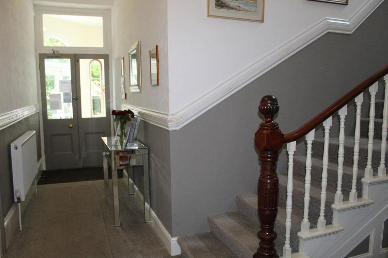 Rose Court Holiday Apartments image
