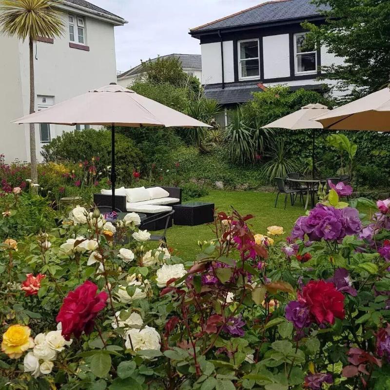 Rose Court Holiday Apartments image
