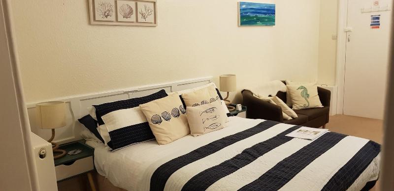 Rose Court Holiday Apartments image