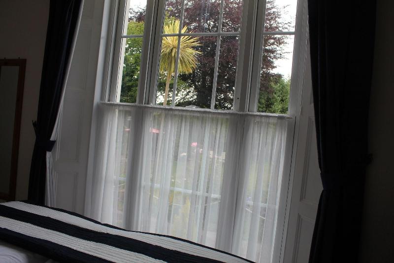 Rose Court Holiday Apartments image