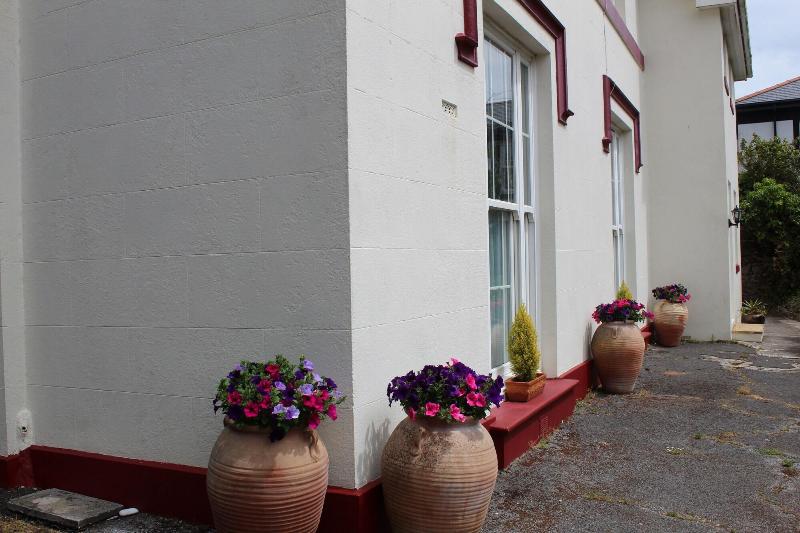 Rose Court Holiday Apartments image
