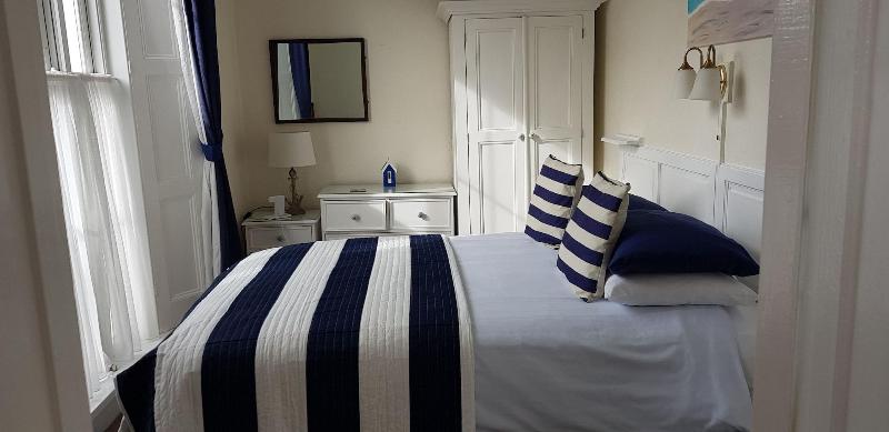 Rose Court Holiday Apartments image