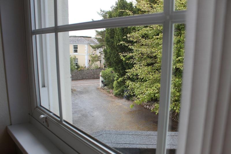 Rose Court Holiday Apartments image