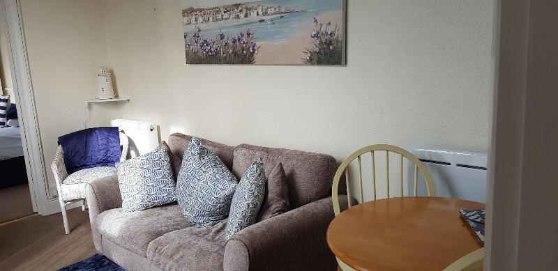 Rose Court Holiday Apartments image