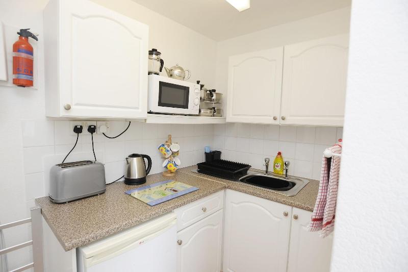 Rose Court Holiday Apartments image