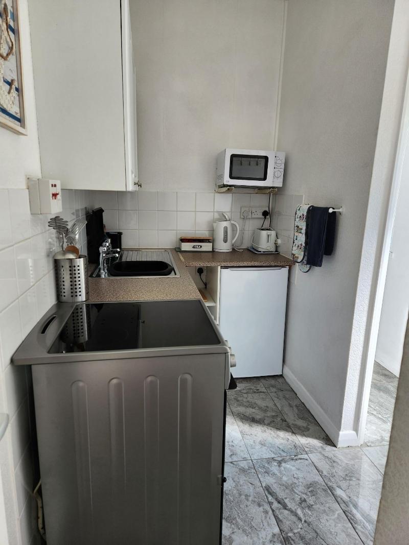 Rose Court Holiday Apartments image