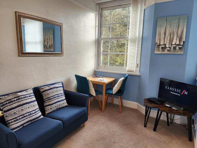 Rose Court Holiday Apartments image