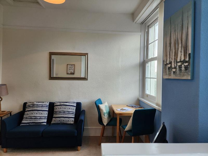 Rose Court Holiday Apartments image