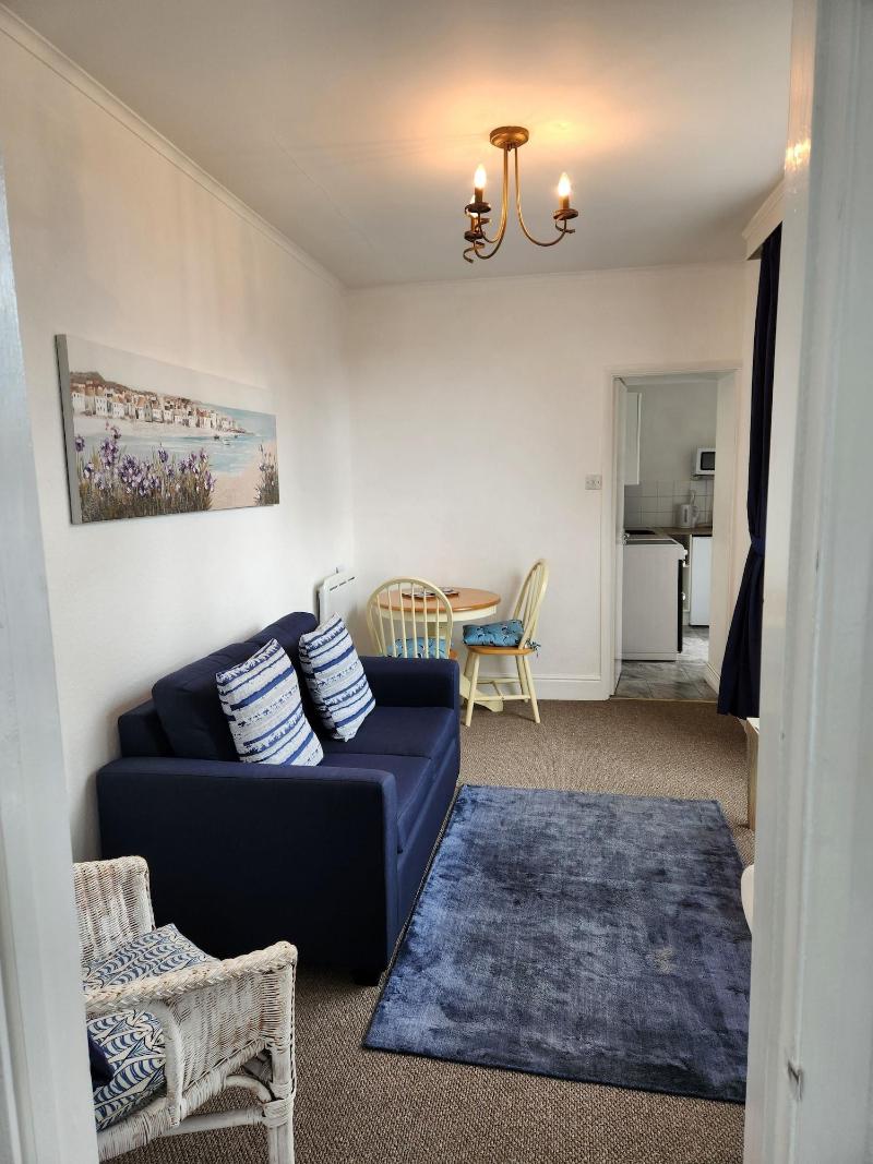 Rose Court Holiday Apartments image