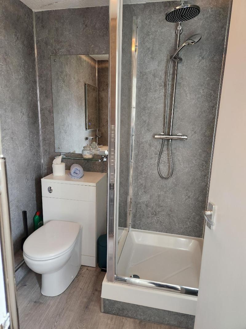 Rose Court Holiday Apartments image