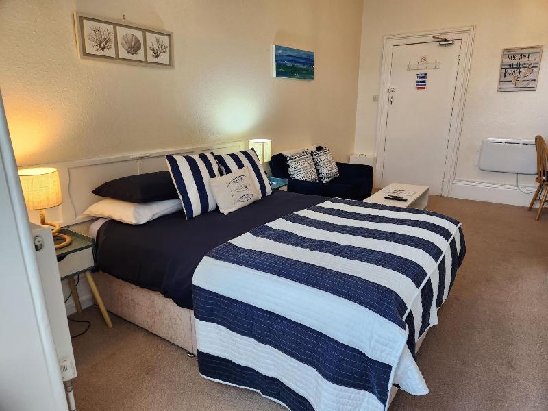Rose Court Holiday Apartments image