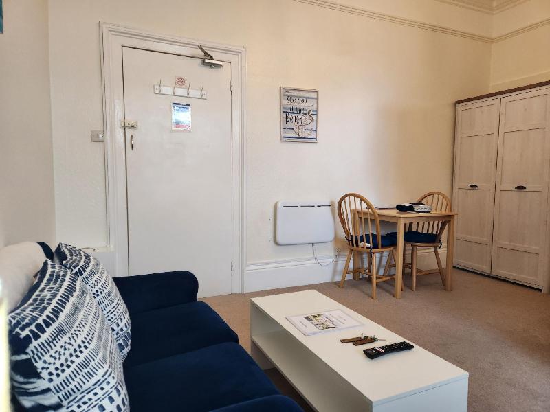 Rose Court Holiday Apartments image