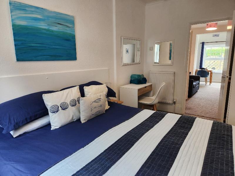 Rose Court Holiday Apartments image