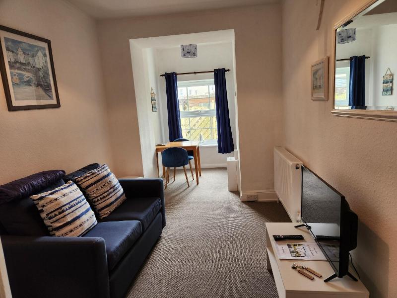 Rose Court Holiday Apartments image