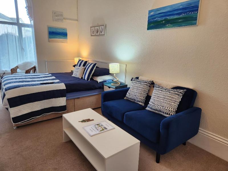 Rose Court Holiday Apartments image