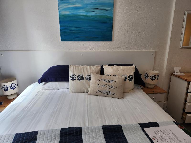 Rose Court Holiday Apartments image
