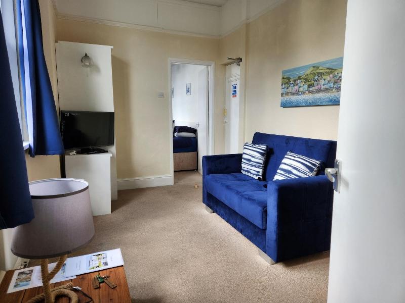 Rose Court Holiday Apartments image
