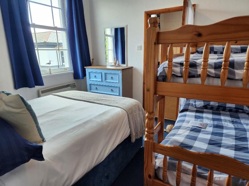 Rose Court Holiday Apartments image