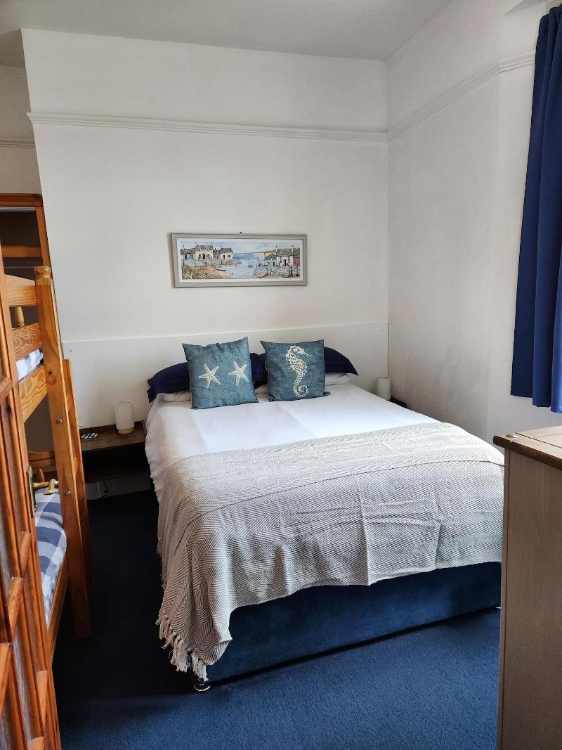 Rose Court Holiday Apartments image