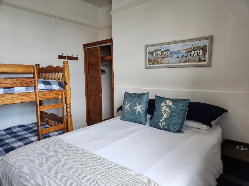 Rose Court Holiday Apartments image