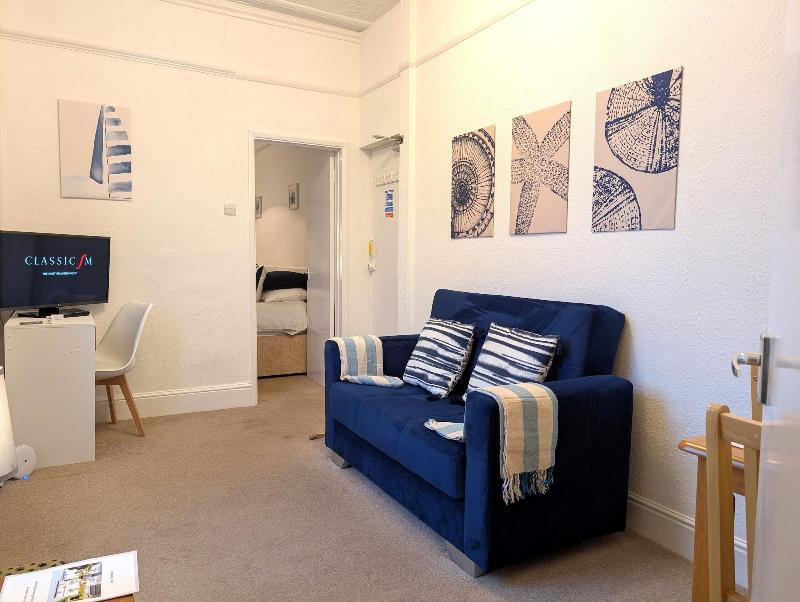 Rose Court Holiday Apartments image