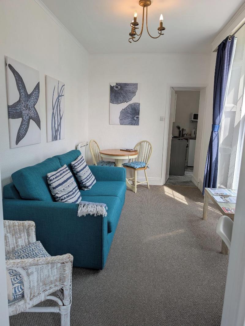 Rose Court Holiday Apartments image