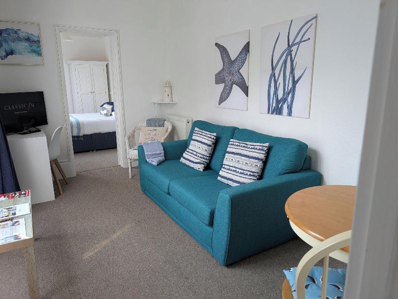 Rose Court Holiday Apartments image