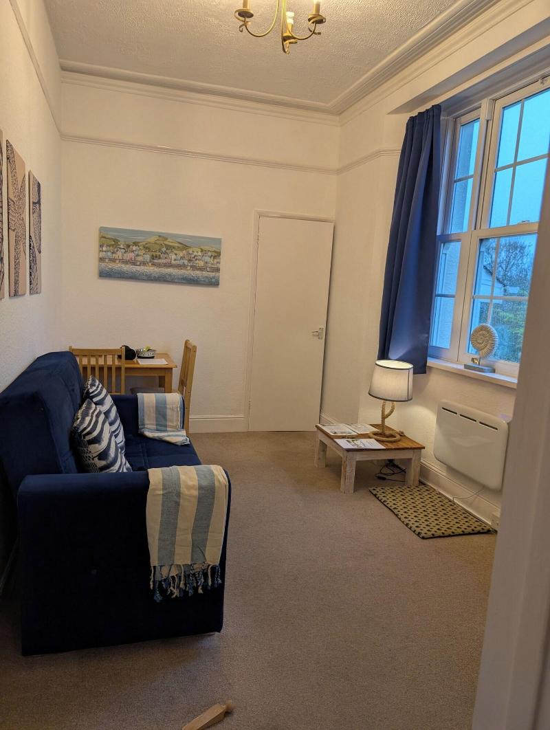 Rose Court Holiday Apartments image