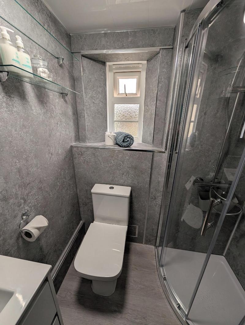 Rose Court Holiday Apartments image