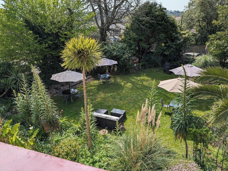 Rose Court Holiday Apartments image