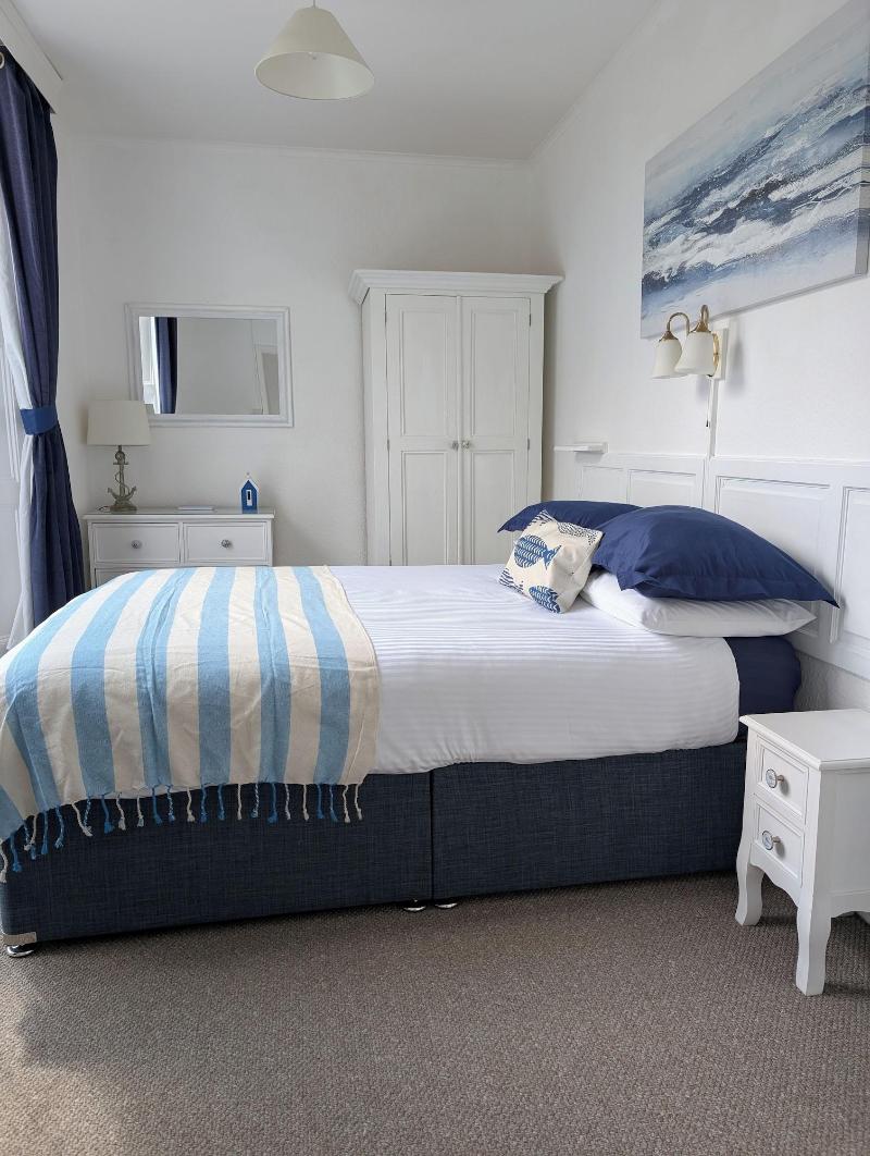 Rose Court Holiday Apartments image