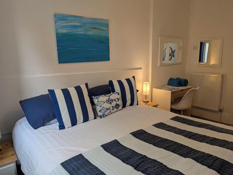 Rose Court Holiday Apartments image