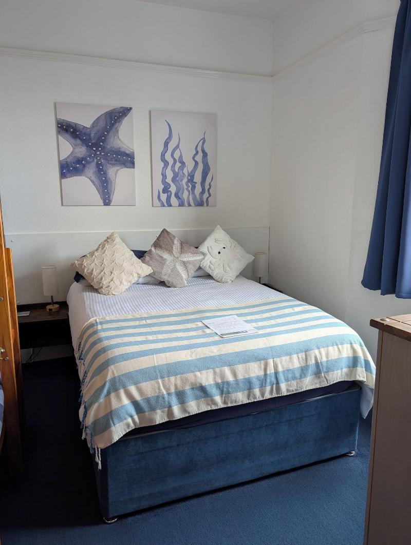 Rose Court Holiday Apartments image