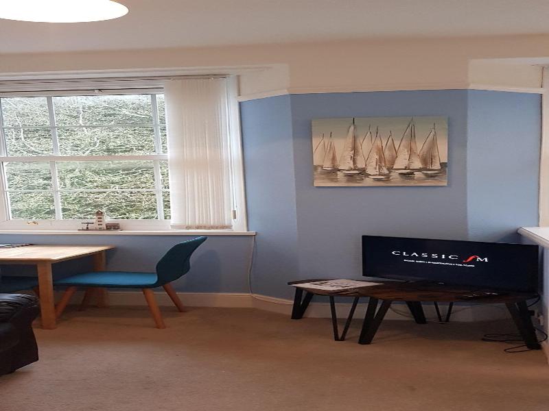 Rose Court Holiday Apartments image