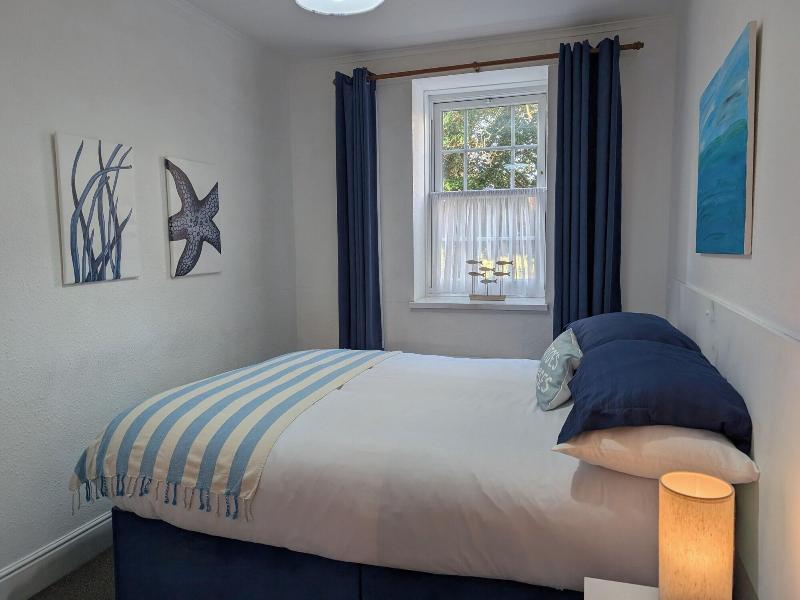 Rose Court Holiday Apartments image