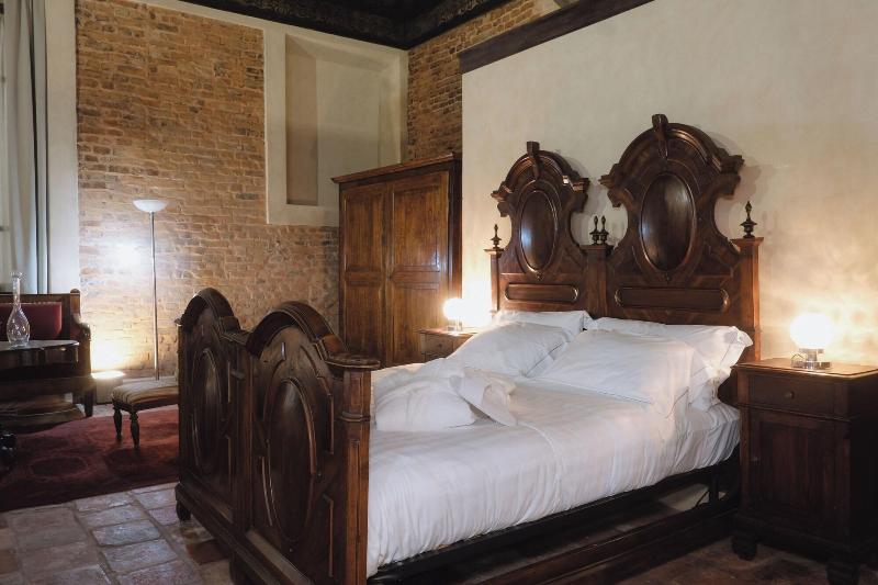 Palazzo Guazzoni Zaccaria image