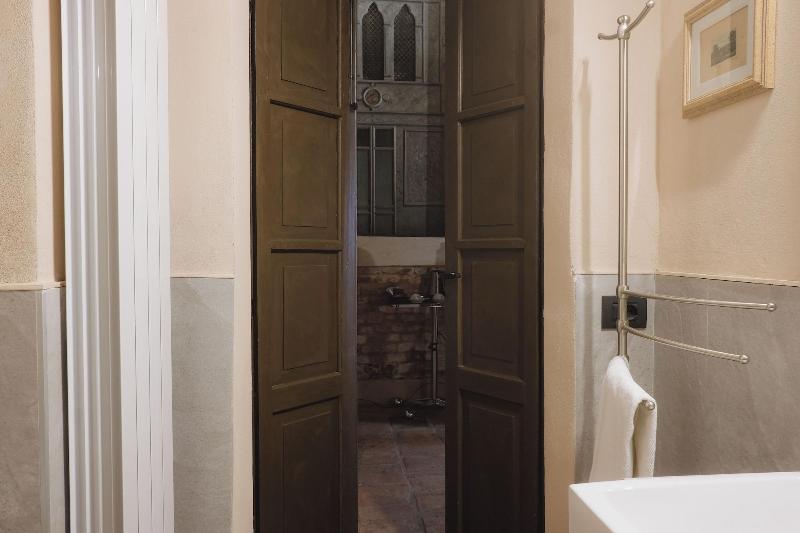 Palazzo Guazzoni Zaccaria image