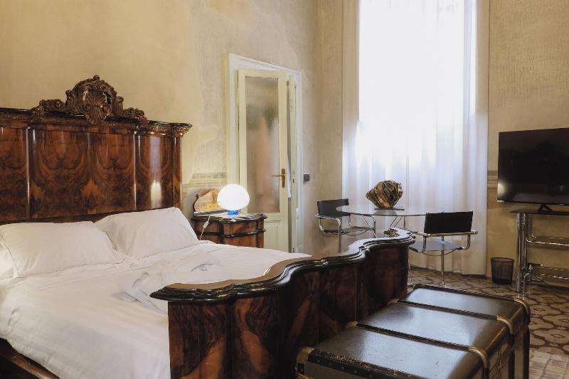 Palazzo Guazzoni Zaccaria image