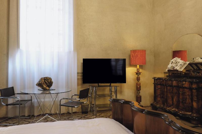 Palazzo Guazzoni Zaccaria image