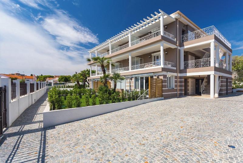 Villa Velvet image
