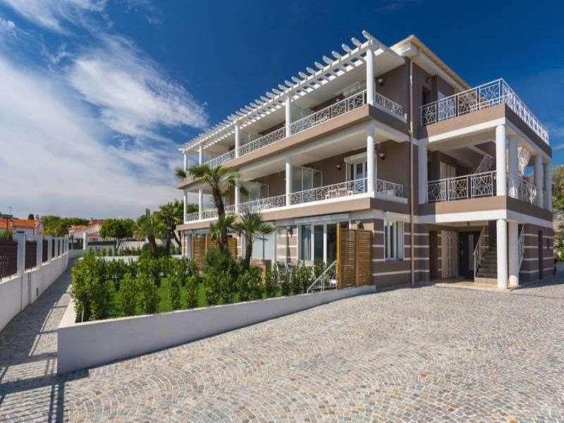 Villa Velvet image