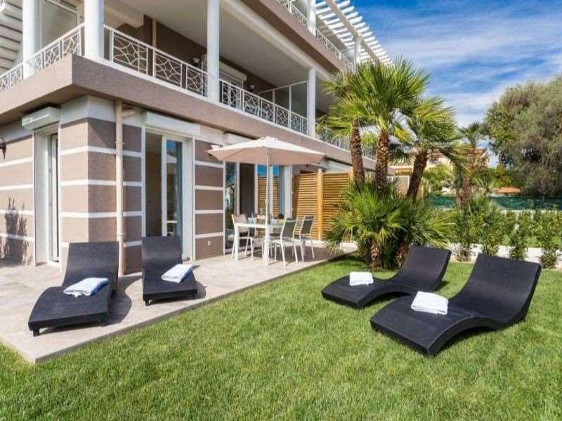 Villa Velvet image