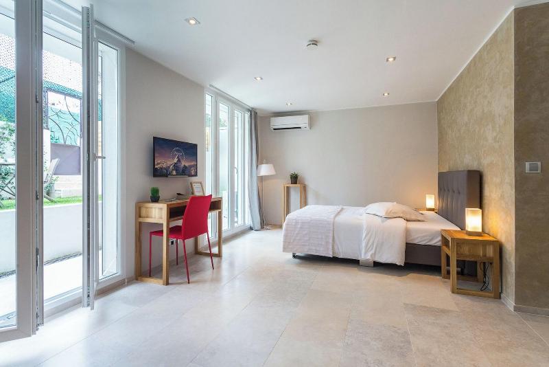 Villa Velvet image