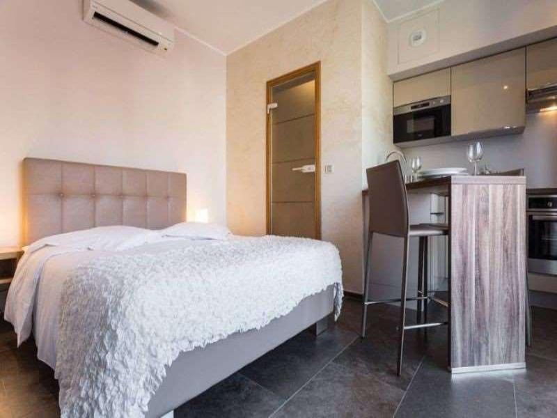 Villa Velvet image