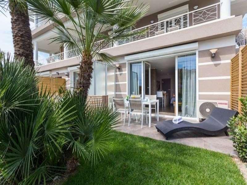 Villa Velvet image